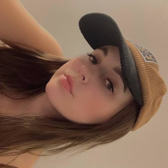 Meet your Posher, Dakota - Picture 2 of 2